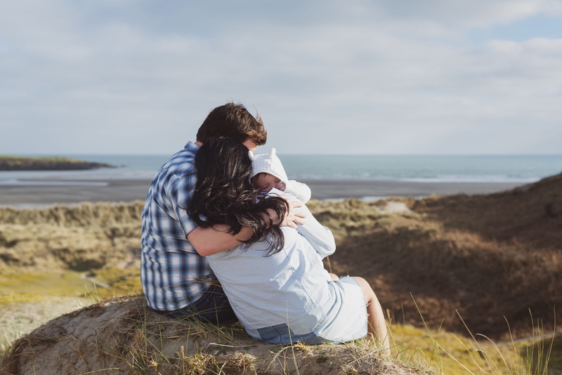 summer, women, emotion, relaxation, romantic, family, stone, parents, 5K, travel, adorable, vacation, leisure activity, cute, real people, hugging, happy family