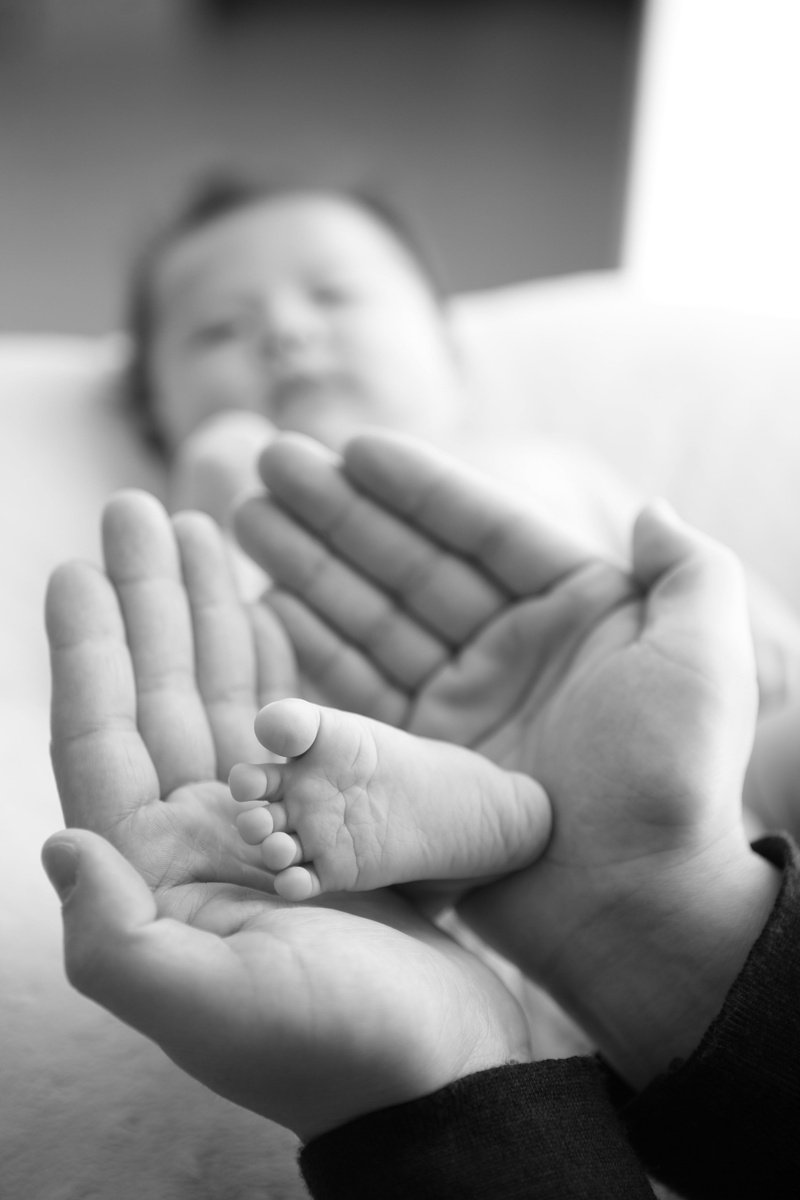 child, close-up, mother, innocence, small, baby, family, person, sole of the foot, cute, 4K, human foot, care, hand, people, one hundred days, black And White