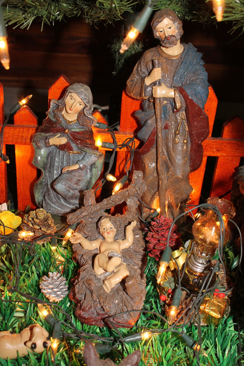 male likeness, baby, christ, spirituality, creativity, christmas ornament, female likeness, no people, family, christmas, statue, belief, jesus, christmas decoration