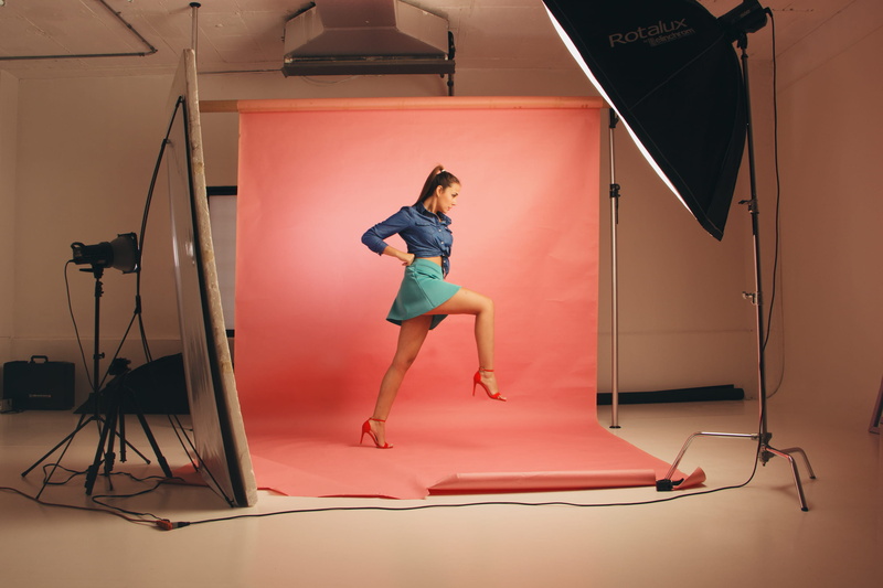 strength, indoors, young adult, athlete, human arm, softbox, posing, sports clothing, real people, sport, vitality, gymnastics, full length, adult, clothing