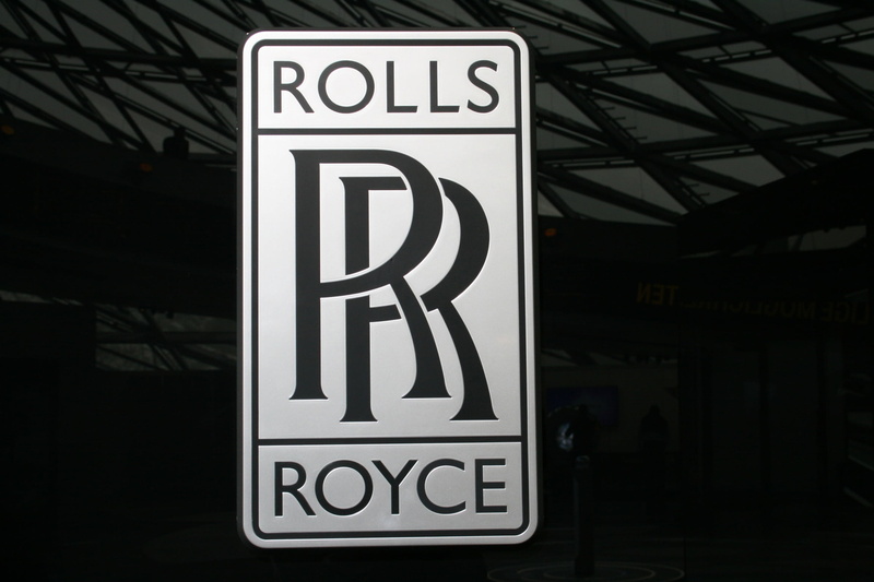 communication, information, pkw, transportation, message, bmw, rollsroyce, passengers cars, capital letter, number, glass - material, auto, text, outdoors