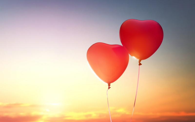 sunlight, valentines day - holiday, low angle view, no people, flying, balloon, sunset, helium, nature, string, helium balloon, 2K, freedom, heart shape