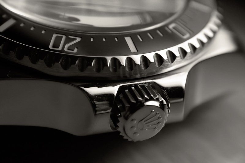 jewellery, no people, spiral, wrist watch, silver colored, studio shot, selective focus, gauge, gear, rotor, time, coil, close-up, backgrounds, 4K, watch