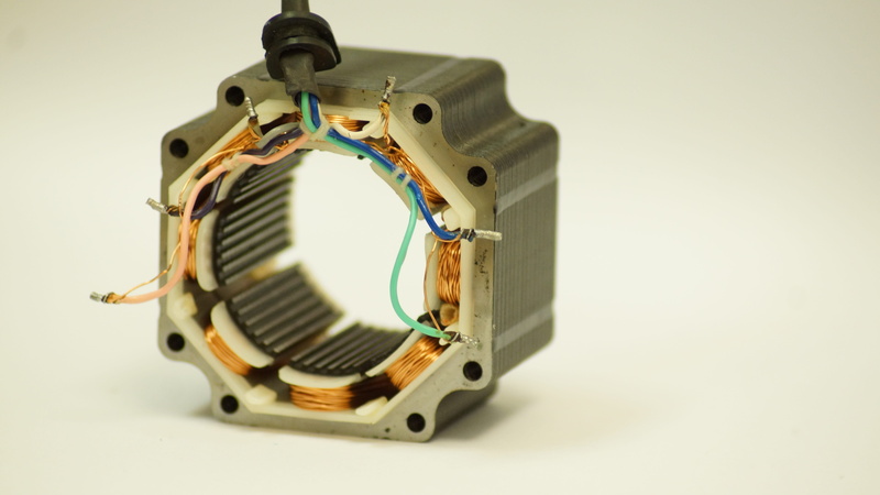 coil, close-up, copy space, sports equipment, technology, wiring, 5K, skateboard, toy, wheel, simplicity, single object, studio shot, motor, still life