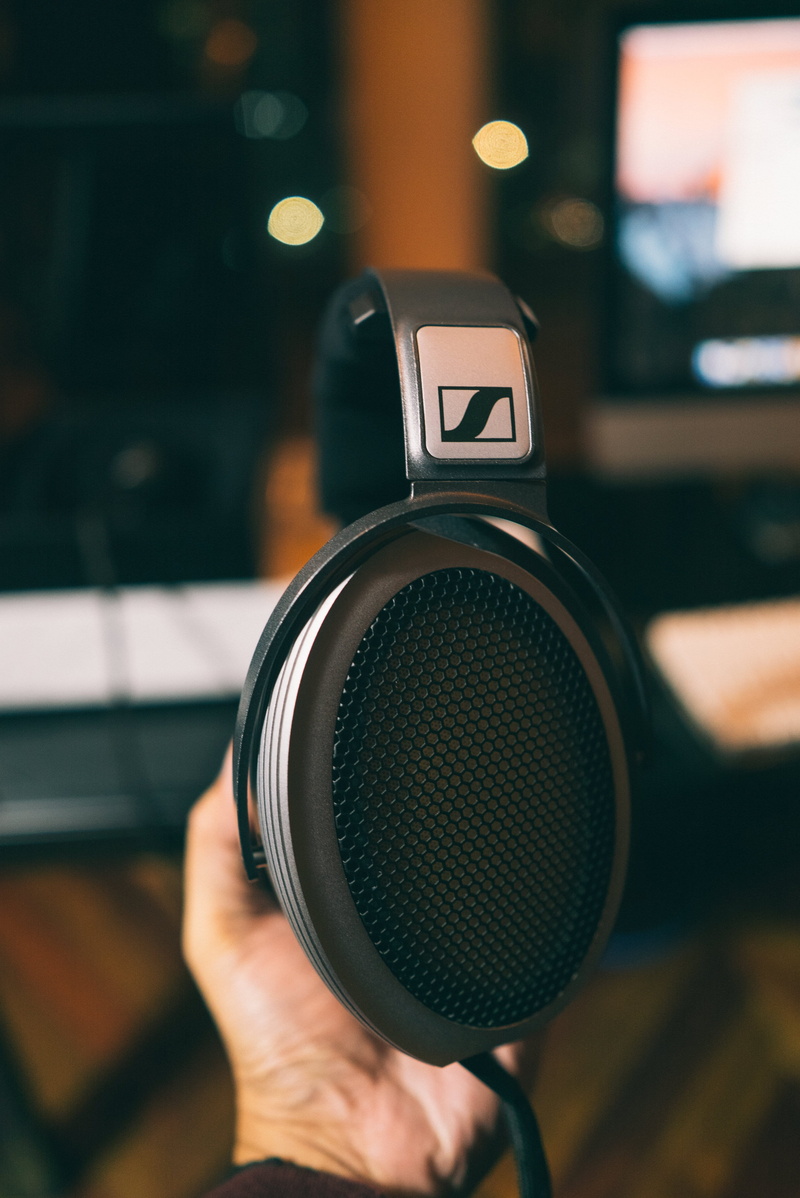 body part, focus on foreground, hand, indoors, leisure activity, 4K, technology, headphones, senheisser, communication, audiophile, number, million peso