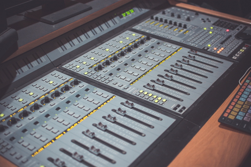 control, broadcast, pro, pro studio, complexity, producer, music, push button, digital, technology, sound recording equipment, accuracy, selective focus
