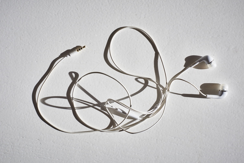 headphones, glasses, shadow, symbol, table, eyeglasses, media, hifi, metal, transparent, high angle view, mp3, single object, directly above, audio, multimedia
