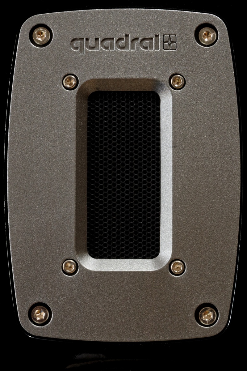 piano lacquer, box, extreme close-up, 2K, hifi, music, connection, tweeter, close-up, single object, studio shot, platelet tweeter, noise, technology