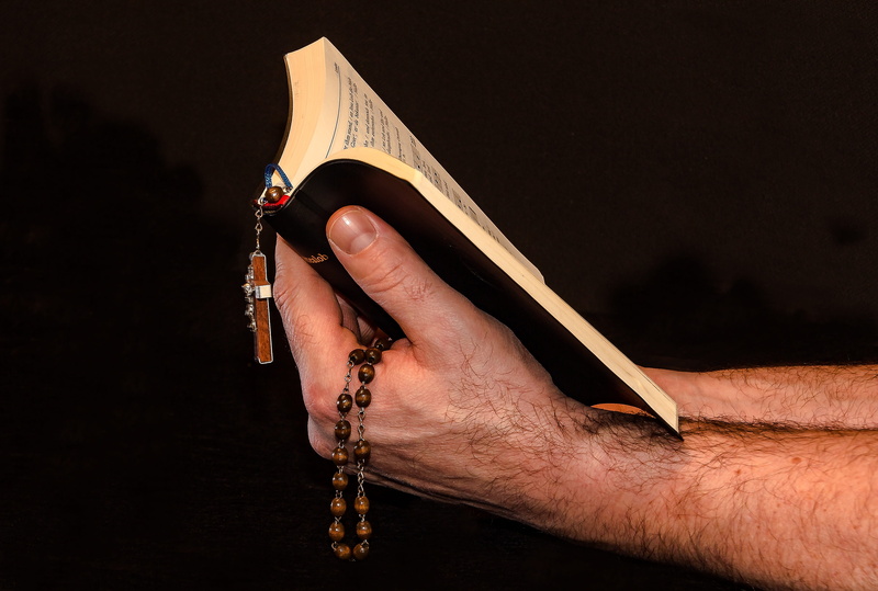 finger, pause, cross, find solace, musical instrument, bible, men, Man, Hand, Prayer Book, consolation search, string instrument, human body part, contemplative