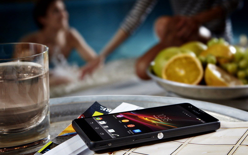 freshness, food and drink, lifestyles, females, mobile, women, men, mobile Phone, focus on foreground, communication, android, 2K, xperia, household equipment
