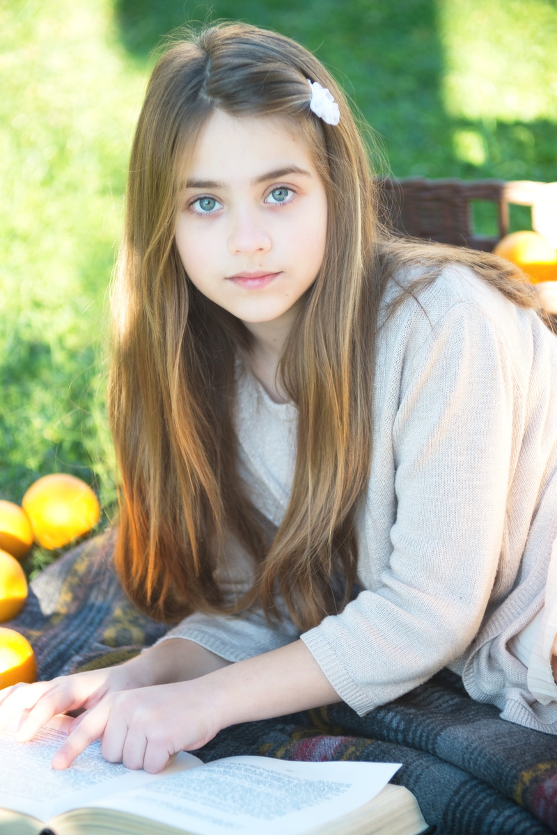 food and drink, long hair, one person, look, looking at camera, front view, girl, portrait, read, teenager, beautiful woman, innocence, beauty, kid, 4K