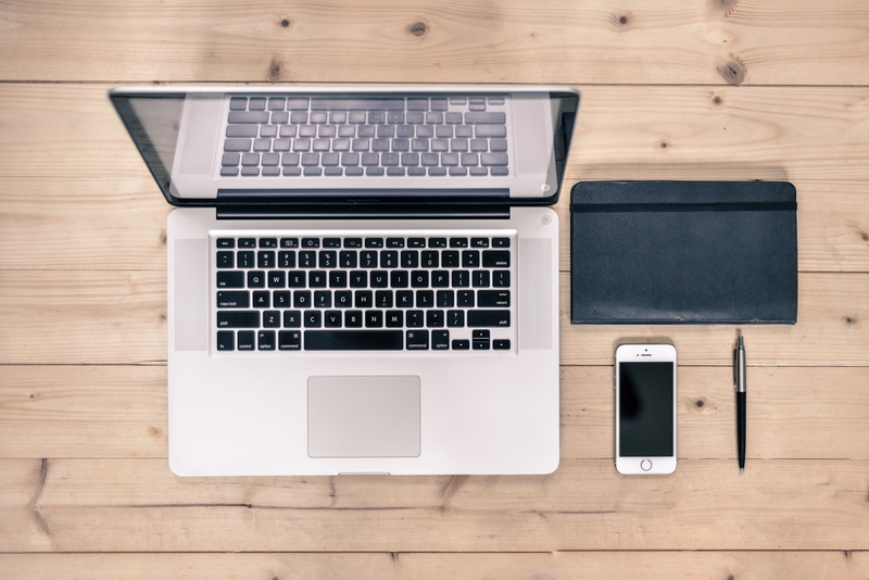pen, device screen, phone, apple, display, organized, portability, pro, inside, table, tidy, wood, 5K, wireless, neat, cellphone, notebook, s, electronics