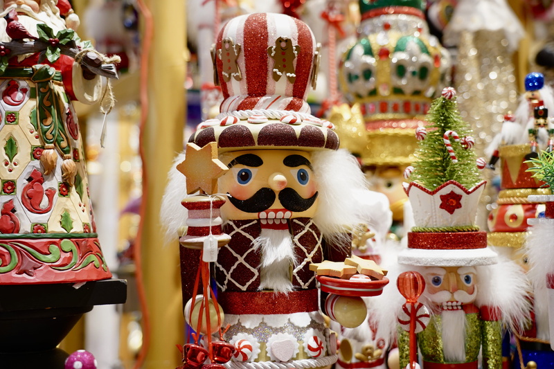 creativity, gingerbread, retail display, sale, cookie, no people, sweets, food, cream, cake, doll, craft, retail, tree, focus, creme, multi colored, variation
