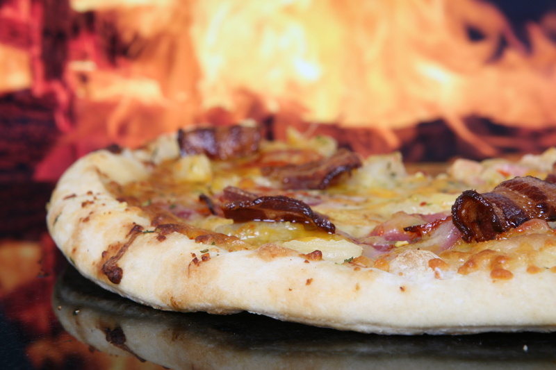 ready-to-eat, whole, clay, streaky, orange, cheese, pepperoni, freshness, fire, heat - temperature, close-up, reflection, dough, meat, fresh, american