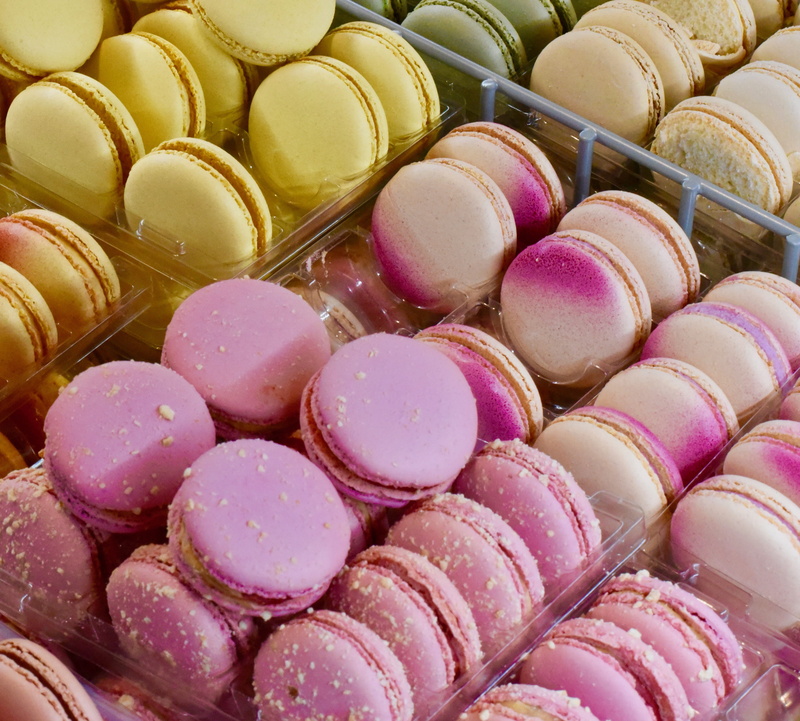cake, food, bun, choice, bakery, shop, indulgence, cookies, retail display, sweets, no people, freshness, macaroon, macarons, cream, baked pastry item