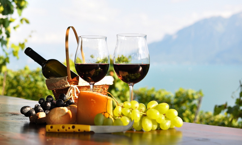 white Grape, grapes, winery, food, wood - Material, bottle, glasses, green Color, still life, white, 4K, freshness, leaf, focus on foreground, autumn