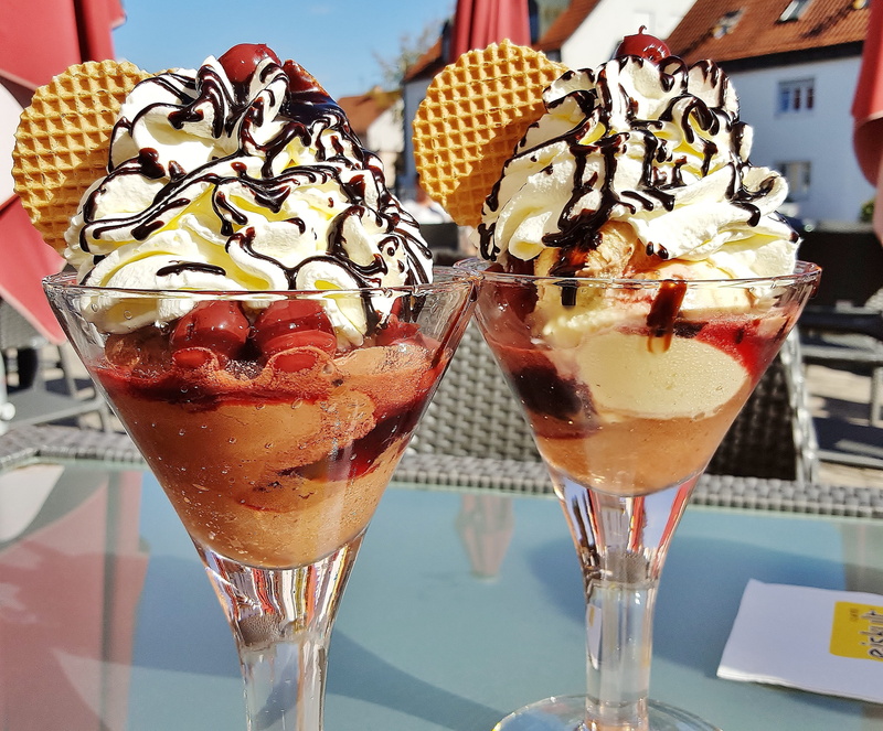 dessert, frozen sweet food, sweet food, decoration, waffle, feasting, 2K, whipped cream, freshness, fruits, eisladen, ice cream parlour, still life, ready-to-eat