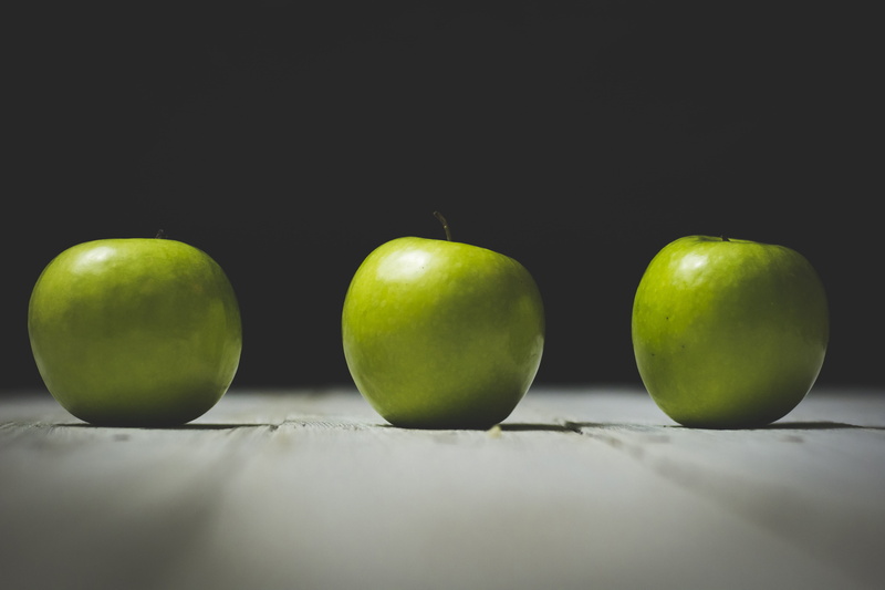 no People, wellbeing, green, black background, vegetarian Food, studio shot, organic, apple, gourmet, group of objects, granny Smith Apple, food, freshness