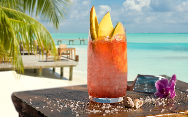 tropical drink, drink, nature, glass, tropical climate, refreshment, household equipment, 1080P, alcohol, outdoors, cocktails, healthy eating, focus on foreground