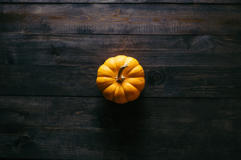 nature, 5K, wood - material, dark wood, freshness, thanksgiving, copy space, directly above, wooden, yellow, autumn, wood grain, indoors, high angle view