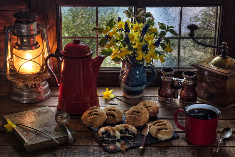 lamp, lantern, style, flowers, book, cakes, Muscari, bouquet, coffee grinder, daffodils, coffee pot, binoculars, window, buns, coffee, 2K, mug