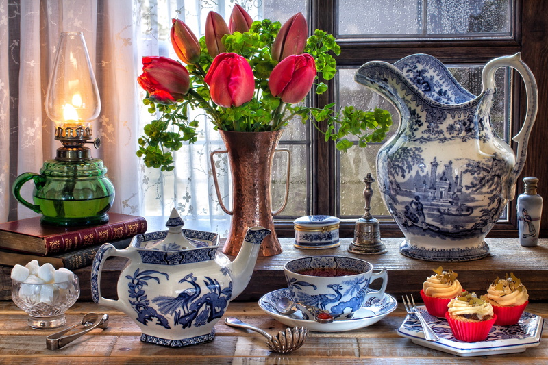 books, cupcakes, window, tea, flowers, lamp, the tea party, set, tulips, style, sugar, 5K