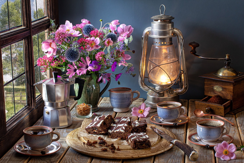 5K, coffee pot, still life, coffee grinder, flowers, mugs, anemones, style, lamp, Cup, cake, bouquet