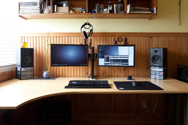 domestic room, electric lamp, kitchen, computer equipment, absence, home interior, technology, desk, wood - material, computer, table, 1080P, seat, domestic kitchen