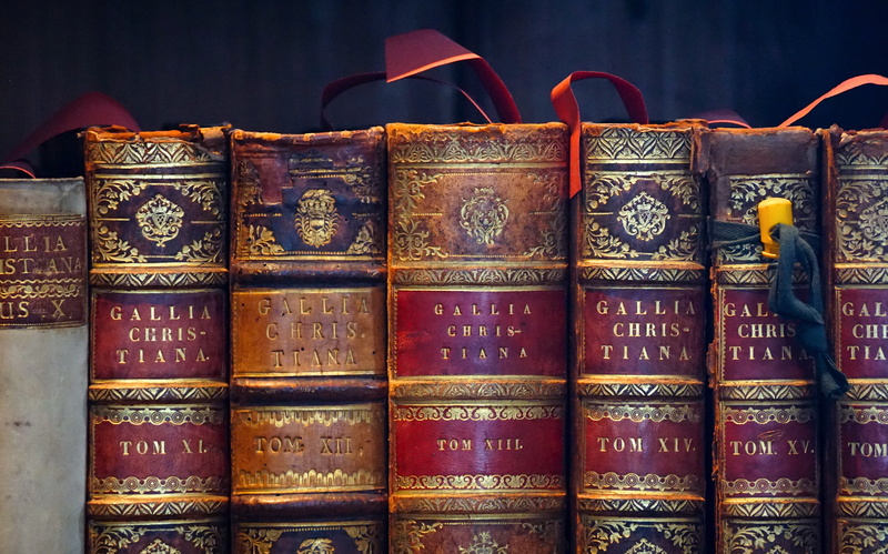 text, shelf, hardbound, reading, indoors, books, publication, spine, studying, history, antiquarian, 5K, antique, close, book, learn, used, learning, old-fashioned