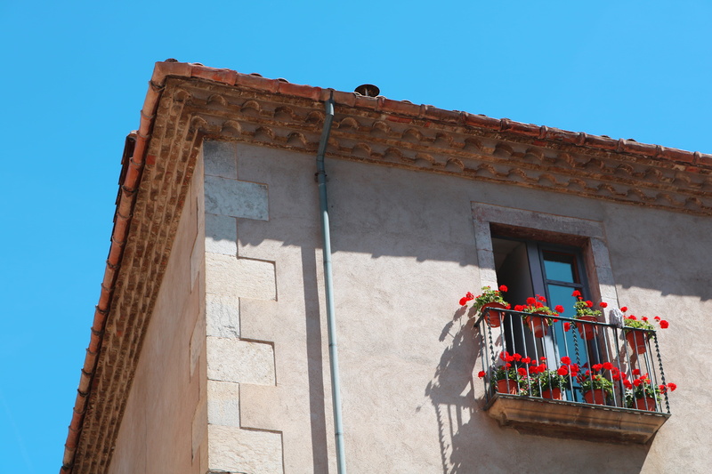europe, blue, tropical, roses, built structure, building, summer, no people, 5K, clear sky, day, low angle view, sunlight, flowers, potted plant, balcony