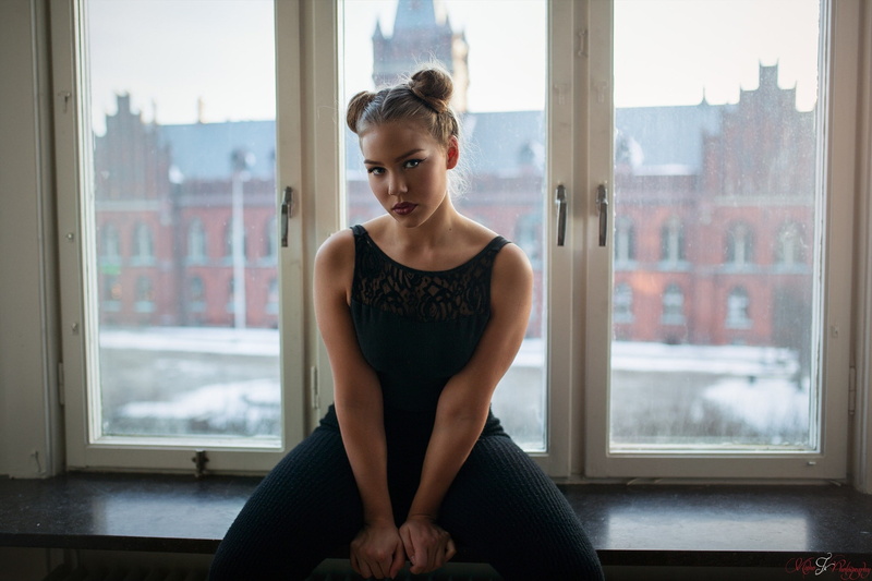 tanned, 1080P, sitting, women, window sill, Carissa D., blonde