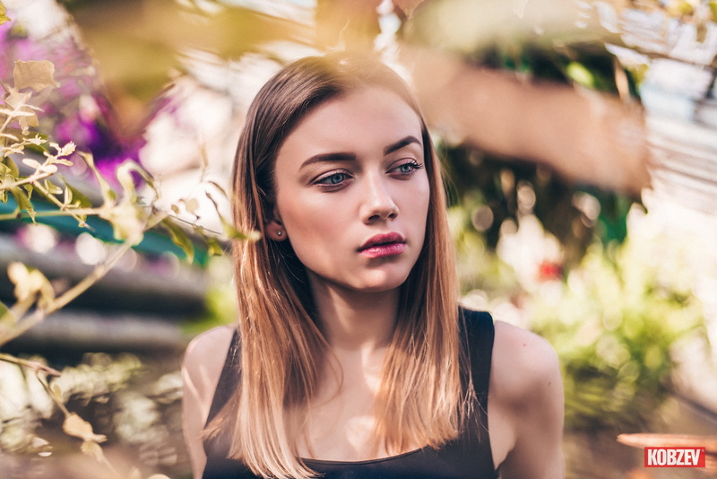 hair, beauty, depth of field, young women, make-up, 2K, long hair, greenhouse, one person, headshot, beautiful woman, women, contemplation, young adult