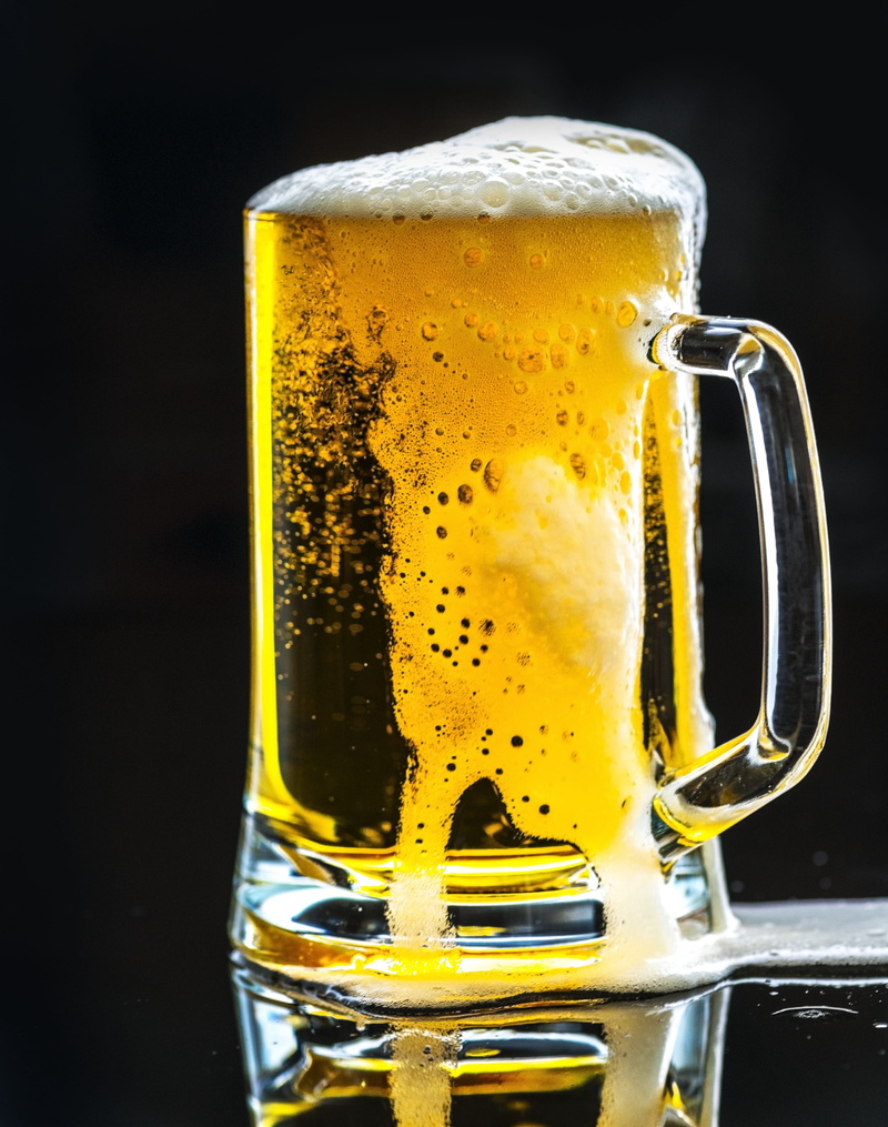 cold temperature, freshness, alcoholism, bubble, indoors, cold drink, still life, studio shot, pint glass, beverage, household equipment, no people, beer