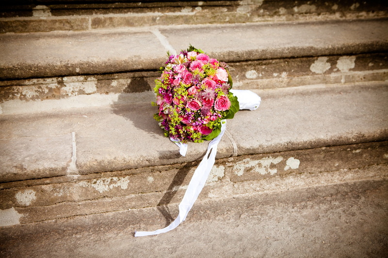 plant, petal, backgrounds, concrete, romance, no People, decoration, footpath, outdoors, freshness, bouquet, stairs, red, springtime, green Color, inflorescence
