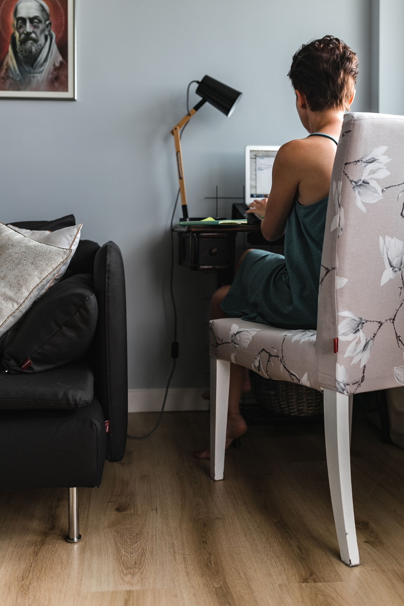 interior design, contemporary, one Person, lounge, macbook air, living Room, at home, indoors, workplace, full length, desk lamp, lifestyles, lamp, computer