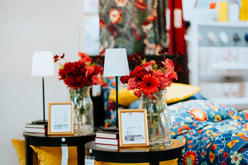freshness, jar, communication, indoors, room, arrangements, interior design, focus on foreground, 5K, book, decoration, beauty in nature, plant, furniture
