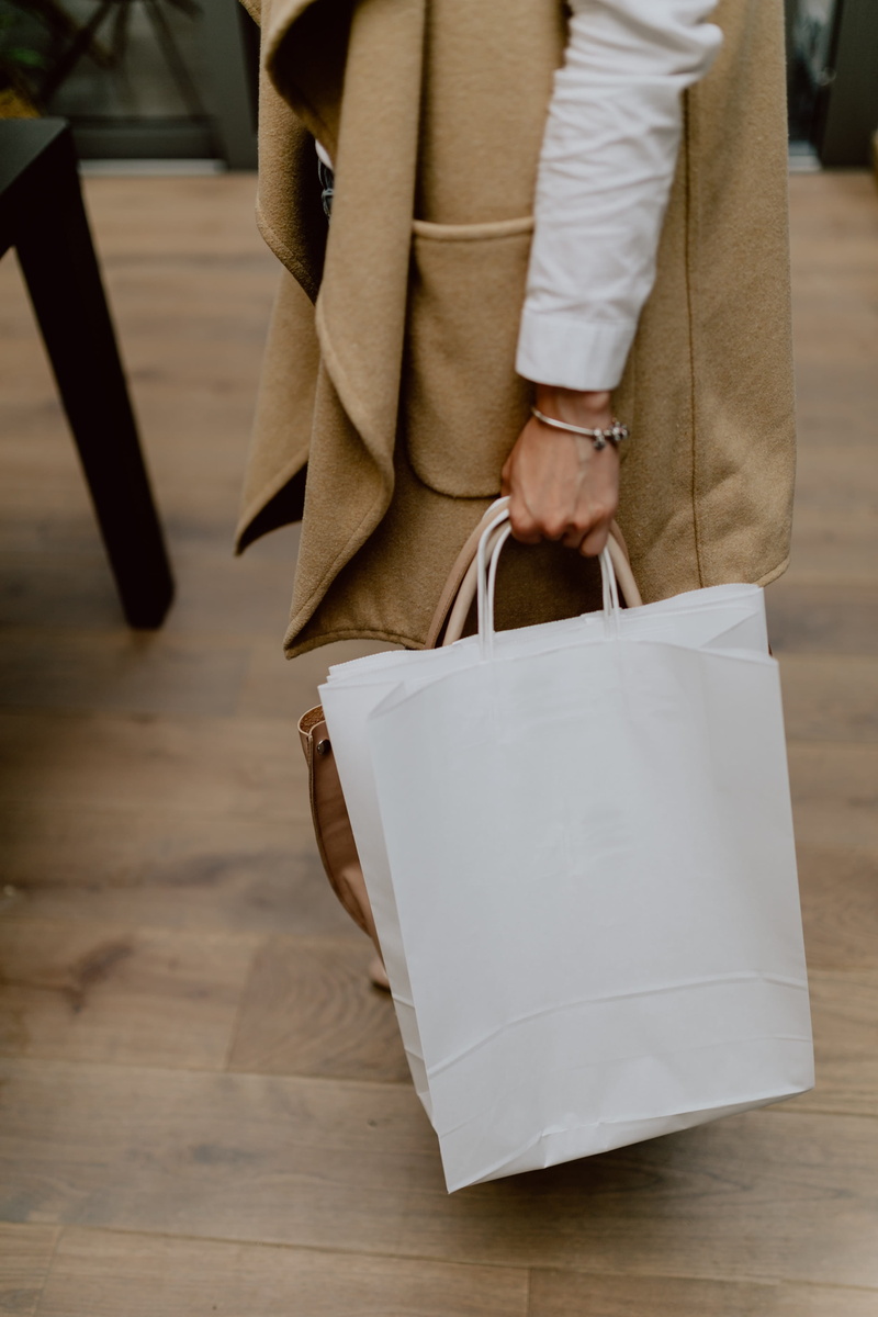 mockup, copy, white, empty space, women, real people, rear view, midsection, 4K, fashion, adult, blank, lifestyles, holding, mock, female, shopping bag