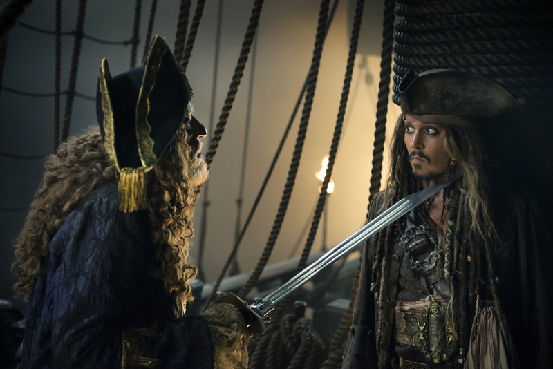 portrait, 1080P, focus on foreground, one person, waist up, young women, looking, Johnny Depp, casual clothing, real people, adult, Hector Barbossa, Movie