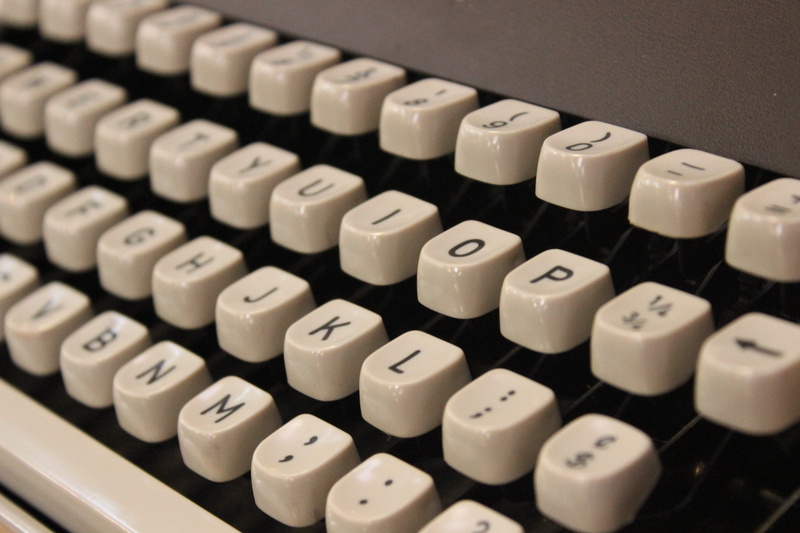mechanical, in a row, obsolete, push button, 5K, writing, white, typing, close-up photography, alphabet, antique, technology, control, black color, indoors