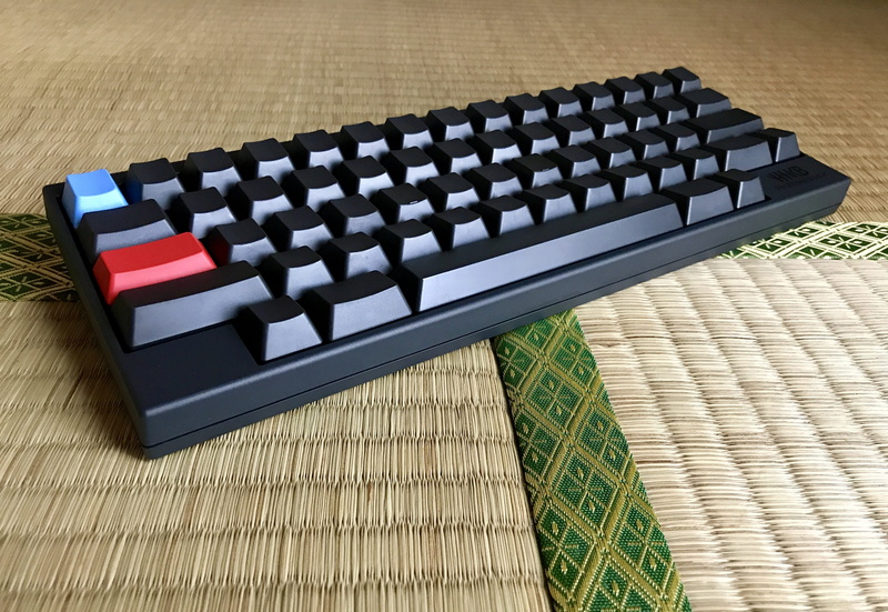 happy hacking keyboard, topre switch, hhkb, wood - material, order, pattern, white color, black color, japan, table, no people, mechanical keyboard, large group of objects
