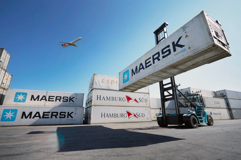 road, outdoors, information sign, airplane, architecture, nature, vertebrate, text, transportation, sunlight, sky, Maersk, forklifts, mode of transportation