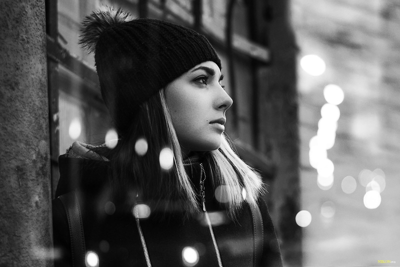 women with hats, looking into the distance, monochrome, 1080P, black coat, profile, women