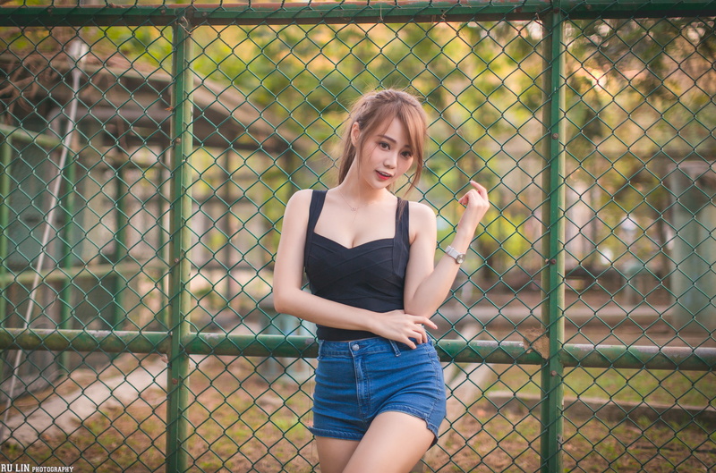 women, looking at viewer, 1080P, portrait, black tops, necklace, ponytail, jean shorts, model, watch, brunette, women outdoors, Asian, outdoors, depth