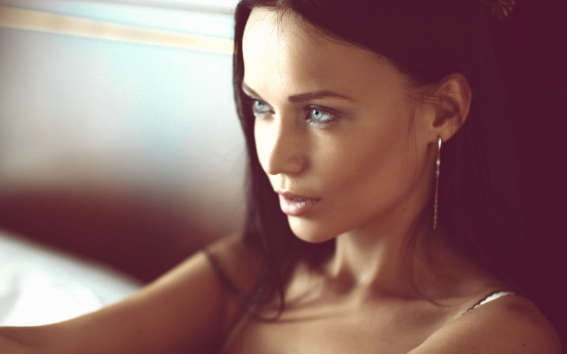 2K, blue eyes, looking, portrait, bare shoulders, looking away, close-up, one person, depth of field, beauty, young adult, hairstyle, brunette, headshot