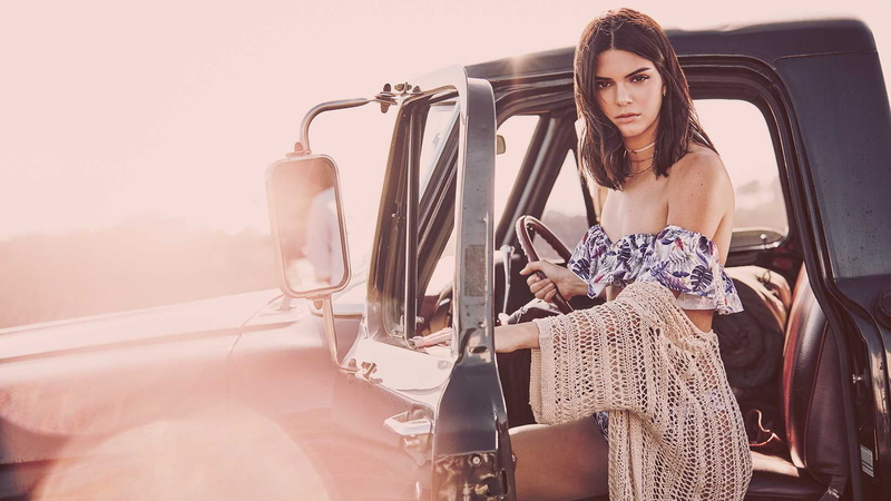 1080P, brown hair, transportation, front view, one person, women, hairstyle, car door, lifestyles, Kendall Jenner, fashion, motor vehicle, car, beautiful people