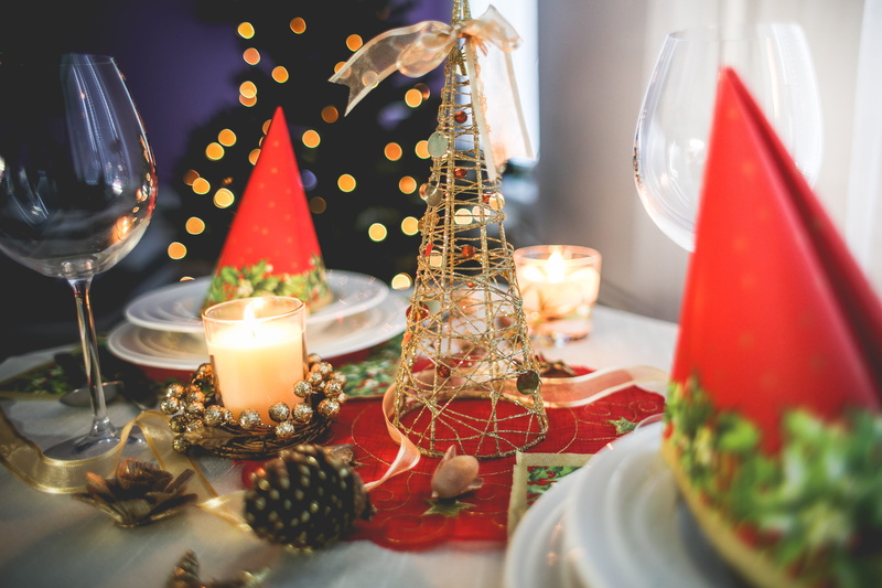 christmas tree, banquet, red, christmas ornament, dinner, dining, indoors, Christmas, event, elegance, wineglass, table setting, candle, restaurant, glass