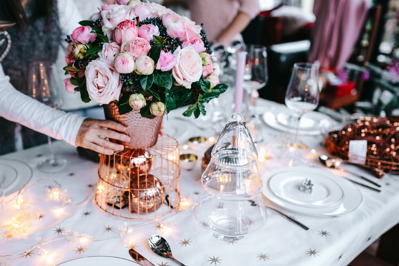 luxury, holding hands, banquet, plant, food and drink, arrangement, dinner, roses, candle, red roses, Christmas, one person, freshness, 4K, tableware