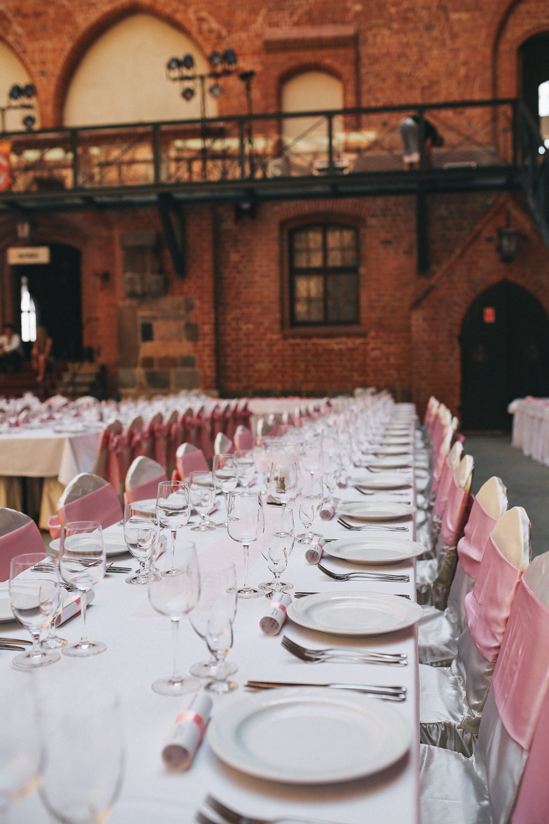 setting the table, dining, setting, table set, silverware, cafe, pink, food and drink, plate, arrangement, wedding reception, castle, crockery, 5K, tableware
