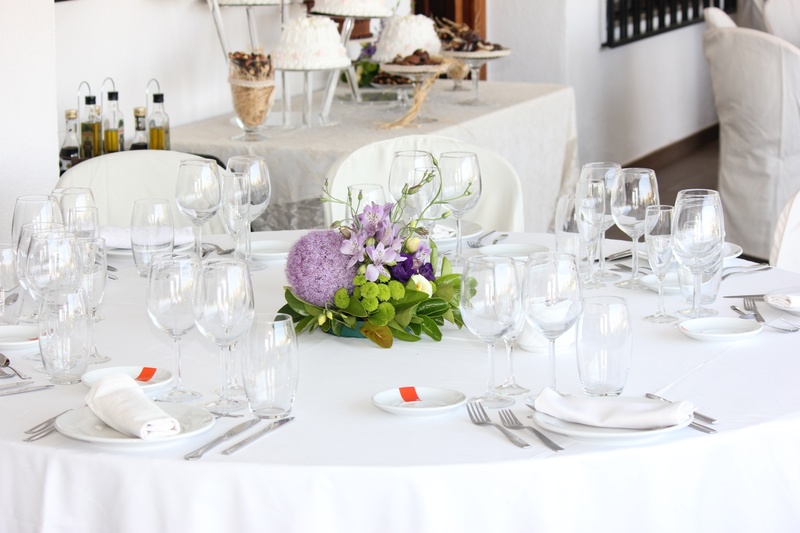 luxury, 5K, covered, no people, arranging, setting, fine, flowering plant, dining, dinner, restaurant, drinking glass, white, dinnerware, place setting