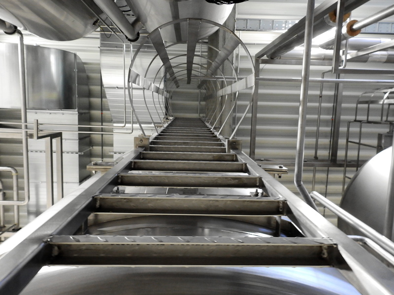 empty, indoors, the way forward, no people, factory, 4K, modern, high, business, steps and staircases, manufacturing, architecture, direction, pipes, machine
